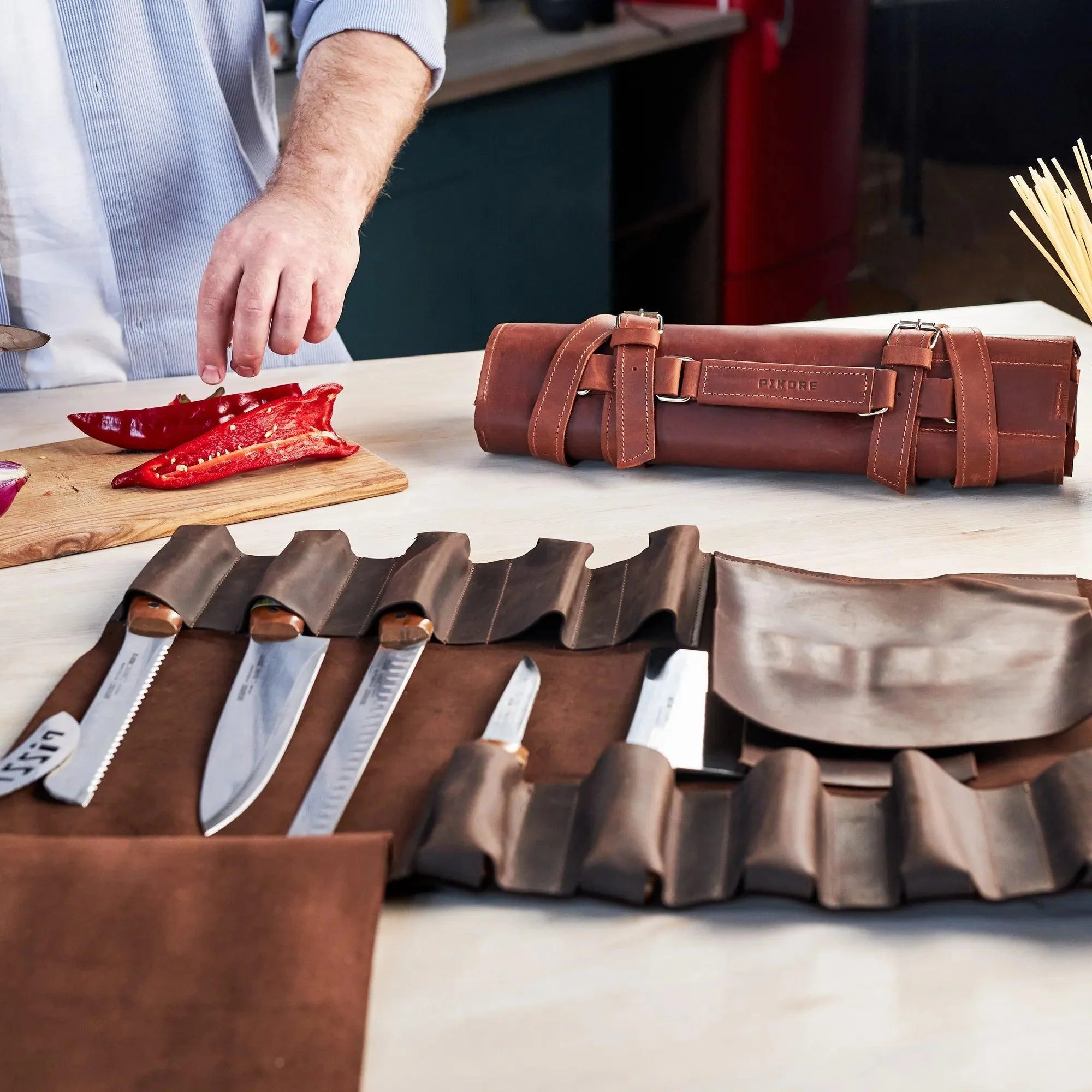 The Professional's Leather Knife Roll - Image 42
