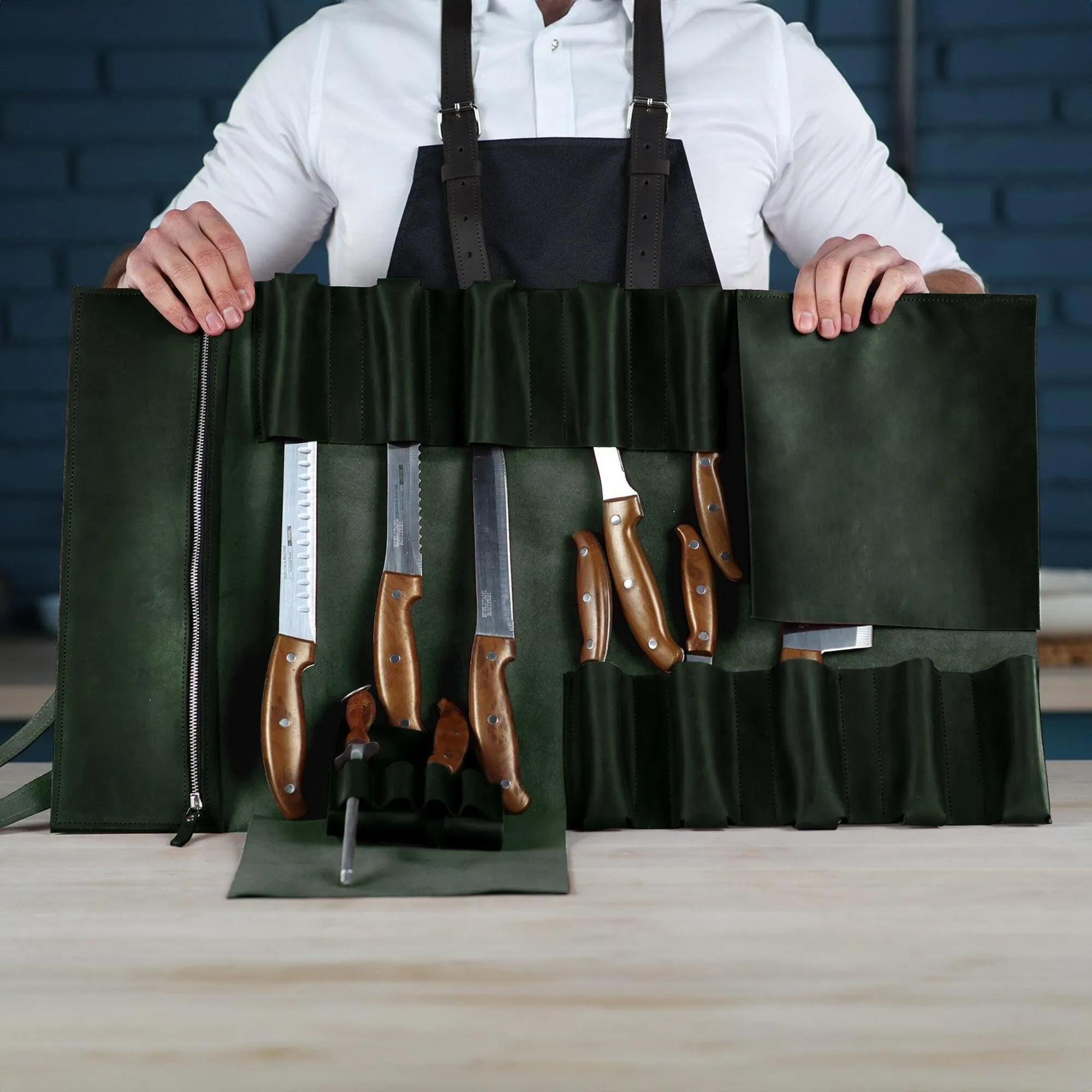 The Professional's Leather Knife Roll - Image 43