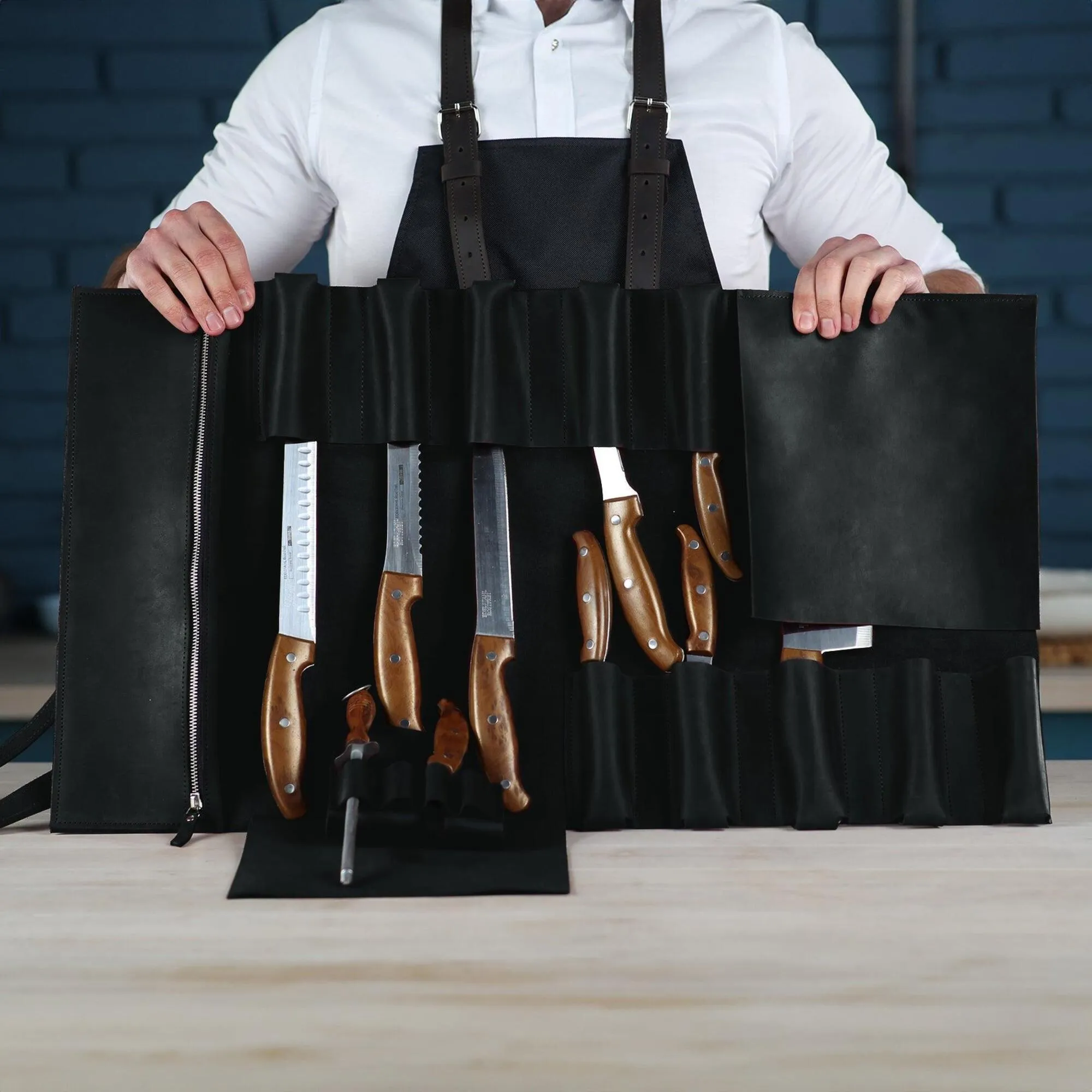 The Professional's Leather Knife Roll - Image 44