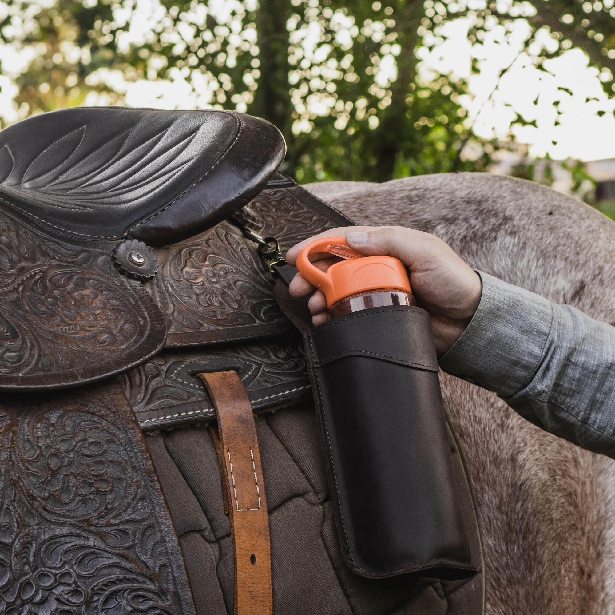Saddle Bottle Holder Rider
