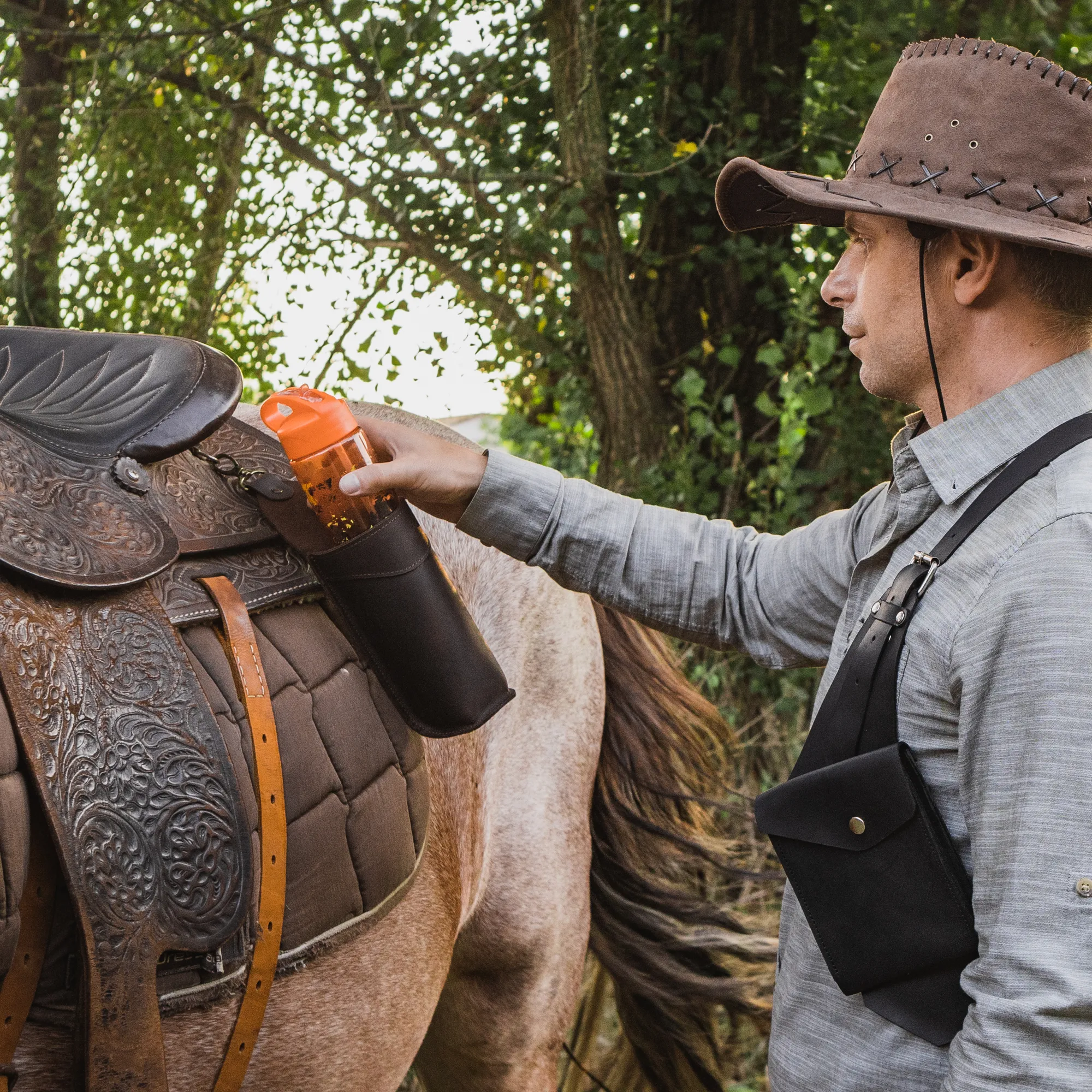 Saddle Bottle Holder Rider - Image 3